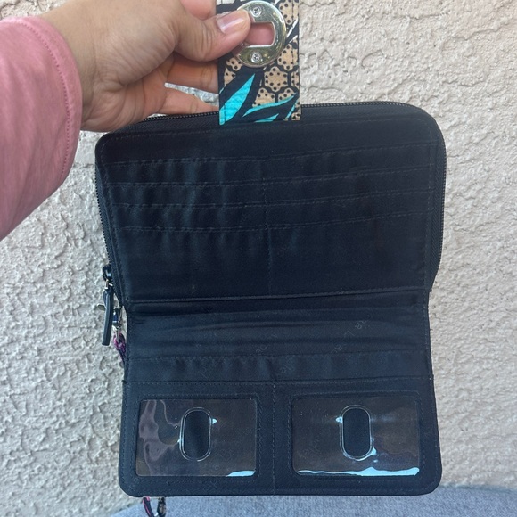 𝓿𝓔𝓡𝓐 𝓑𝓡𝓐𝓓𝓛𝓔𝓨 Floral Patterned Women's Wallet bundle (some callouts) - Picture 9 of 14